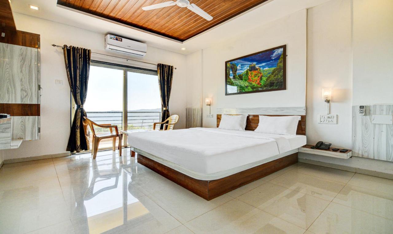 Aditya Hill View Inn Mahābaleshwar Exteriör bild