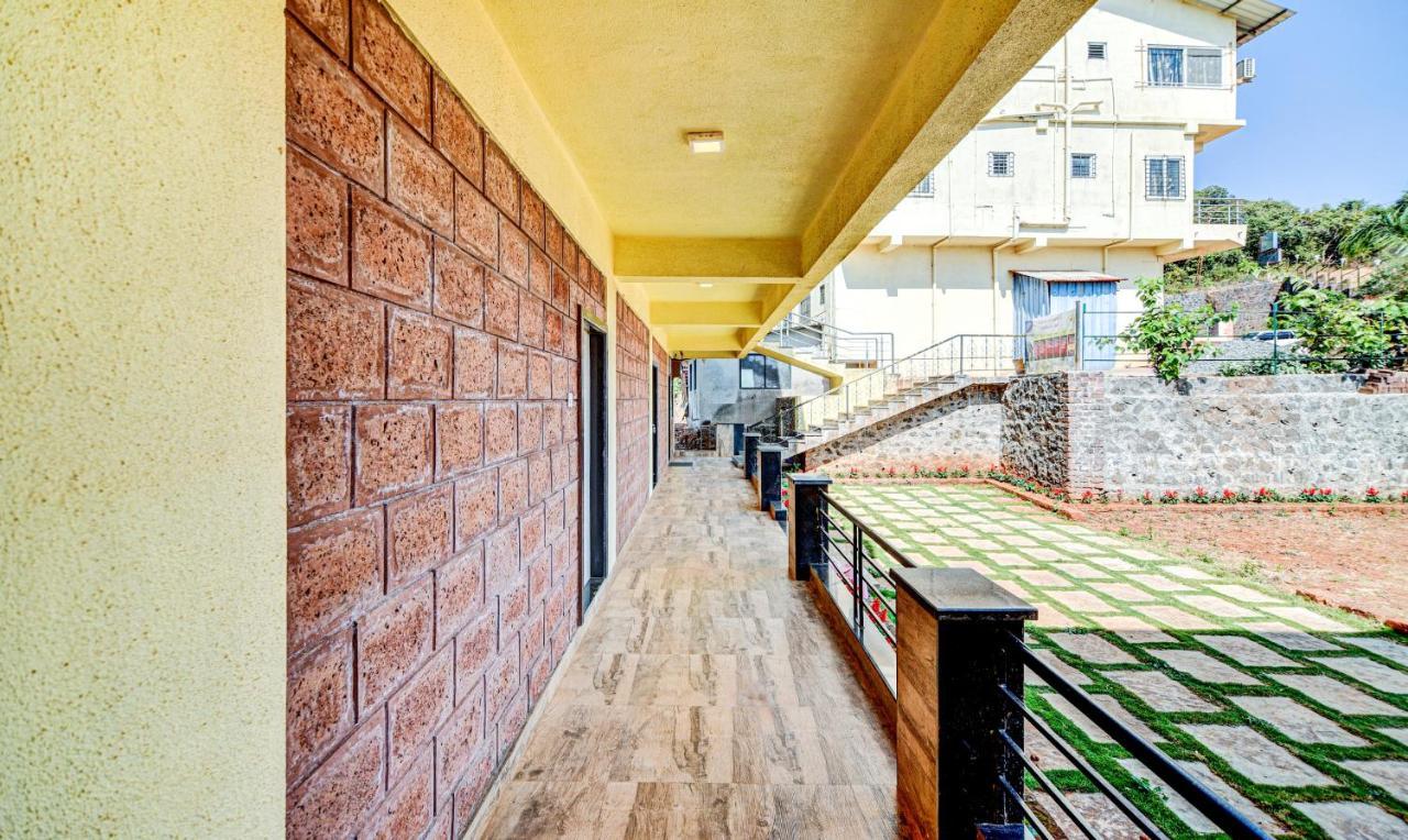 Aditya Hill View Inn Mahābaleshwar Exteriör bild