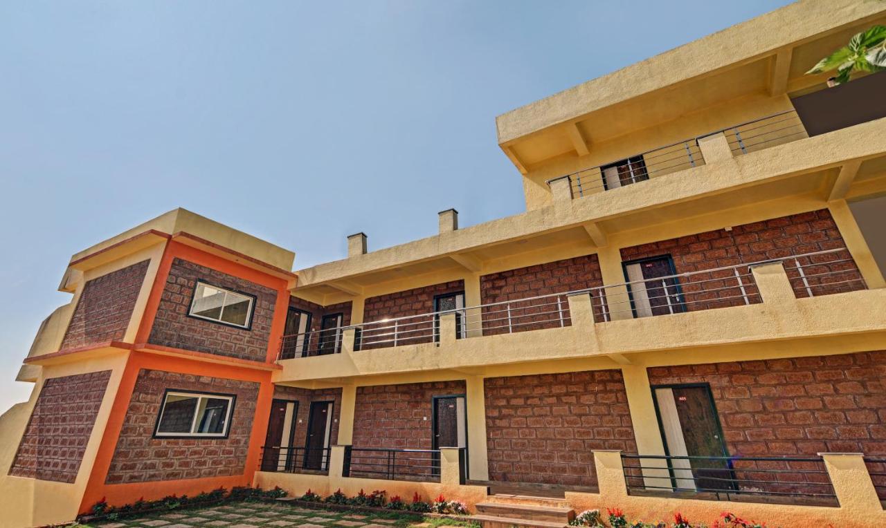 Aditya Hill View Inn Mahābaleshwar Exteriör bild