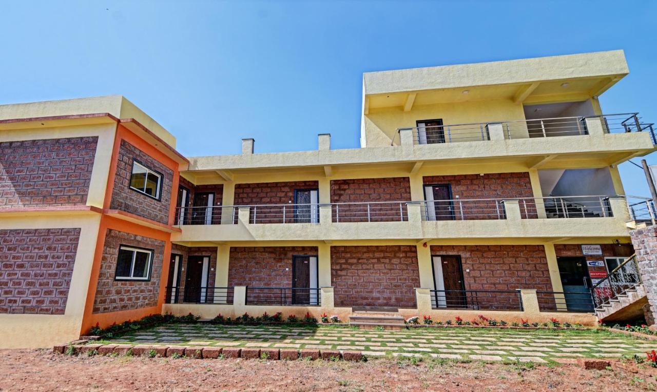 Aditya Hill View Inn Mahābaleshwar Exteriör bild