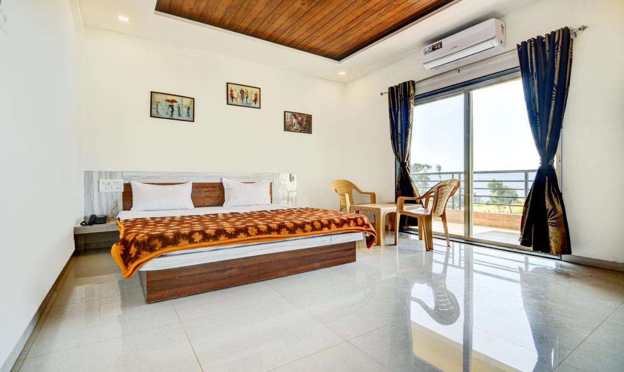 Aditya Hill View Inn Mahābaleshwar Exteriör bild